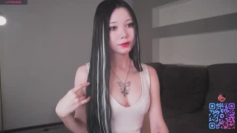 Mia online show from November 6, 7:03 am