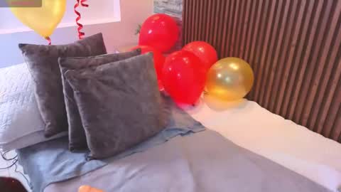 miagomezx online show from February 15, 3:00 pm