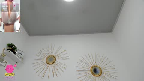 Miah Collins online show from December 16, 8:04 pm