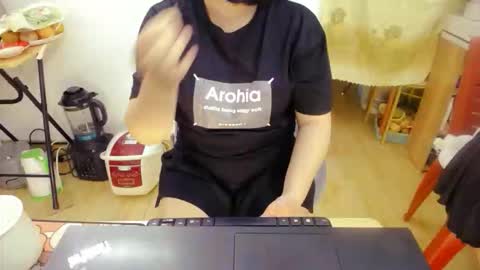 Mia online show from November 10, 12:00 pm