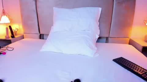 Mia  online show from September 28, 4:52 am