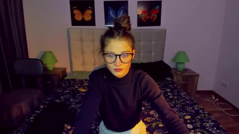 Mia online show from January 4, 5:37 pm