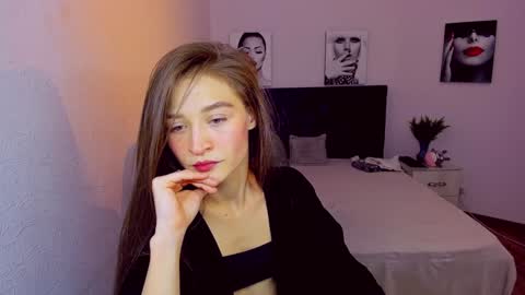 Mia online show from December 25, 6:30 pm