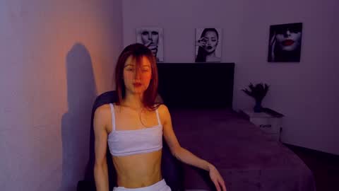 Mia online show from December 3, 6:38 pm