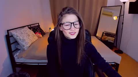 Mia online show from February 13, 3:03 pm