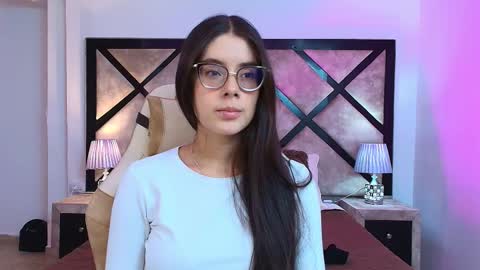 Mia online show from October 14, 7:16 pm