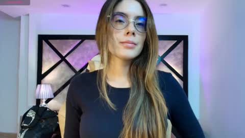 Mia online show from February 18, 7:13 pm