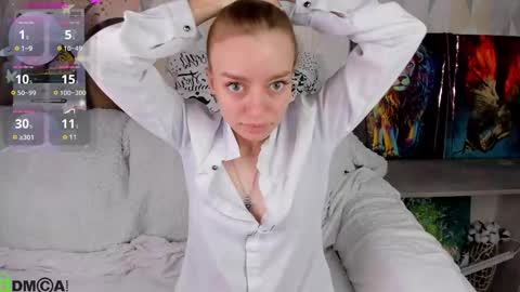 Snapshot of michelle_blond chatting on October 21, 8:29 am michelle_blond online show from October 21, 8:29 am