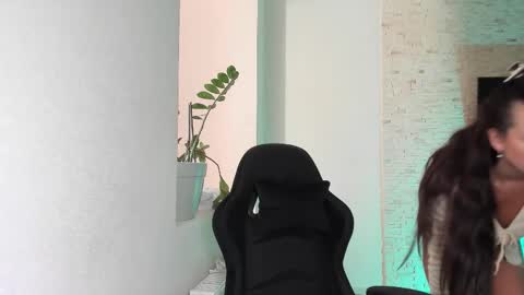 Michellee online show from March 4, 8:43 am