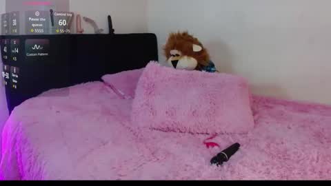 Snapshot of michellmoon1 chatting on October 13, 6:21 pm michellmoon1 online show from October 13, 6:21 pm