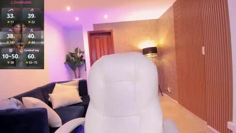 Mia online show from November 26, 11:33 am