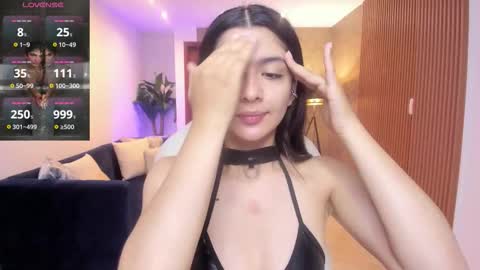 Mia online show from December 16, 11:05 am