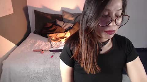 miiaawallace online show from February 16, 2:00 pm