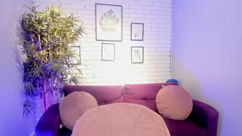 Snapshot of miilu__1 chatting on February 23, 3:29 am miilu  online show from February 23, 3:29 am