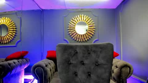 Snapshot of miilu__1 chatting on December 7, 3:25 am miilu  online show from December 7, 3:25 am