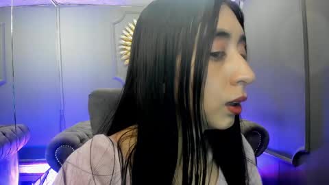 Snapshot of miilu__1 chatting on February 9, 3:22 am miilu  online show from February 9, 3:22 am
