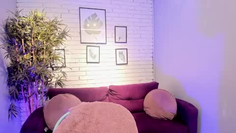 Snapshot of miilu__1 chatting on February 22, 3:34 am miilu  online show from February 22, 3:34 am