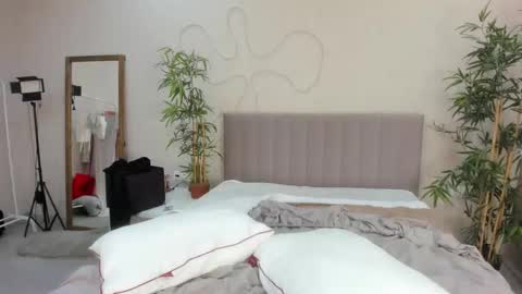 Kira online show from October 4, 8:09 am