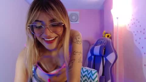 Mikka 3 online show from October 19, 2:41 pm