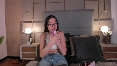 Mila Astor online show from January 9, 2:43 pm