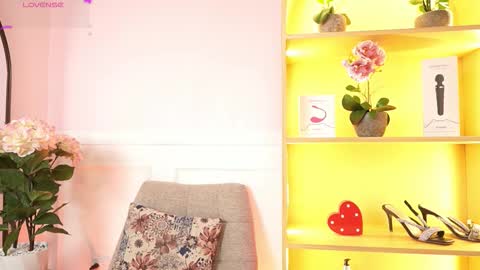 milacrave online show from February 23, 11:42 am