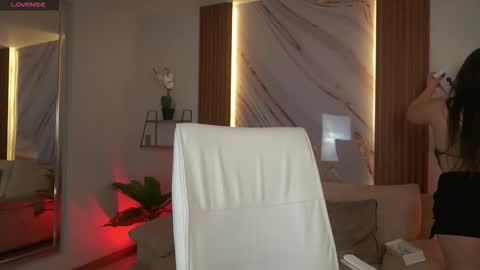 milacrave online show from December 19, 11:57 am