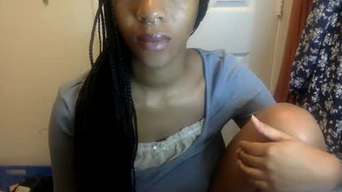 Snapshot of miladreama chatting on February 26, 8:35 pm Miladreama online show from February 26, 8:35 pm