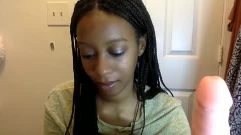 Snapshot of miladreama chatting on February 10, 5:30 pm Miladreama online show from February 10, 5:30 pm