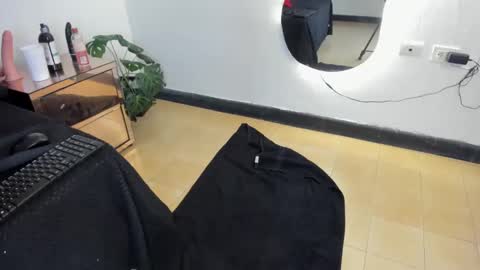 milanx2 online show from February 13, 9:39 pm