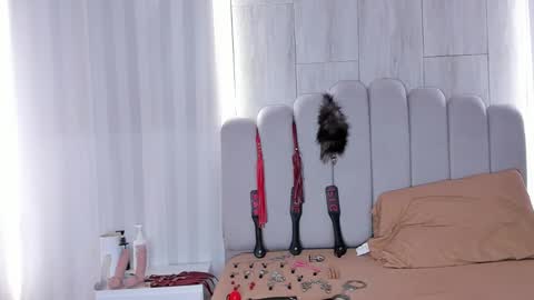 MILEY  online show from October 18, 3:04 pm