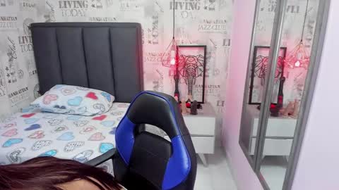 MILEY  online show from February 20, 12:25 pm