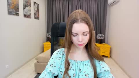 mileygloss online show from March 8, 4:20 am