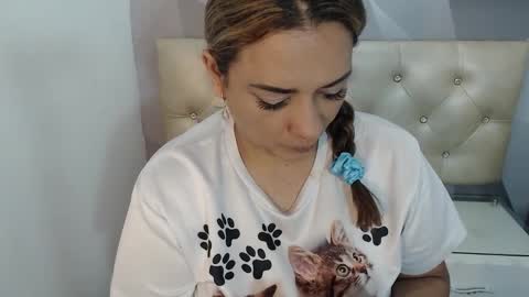 milf_hugeboobs online show from January 19, 10:44 am