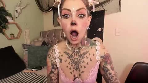 Isabella online show from February 19, 2:05 pm