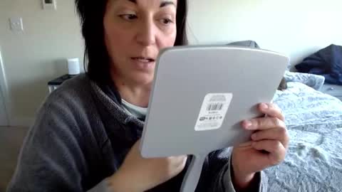 Snapshot of milfmonee chatting on December 6, 2:17 pm MILF Monee online show from December 6, 2:17 pm