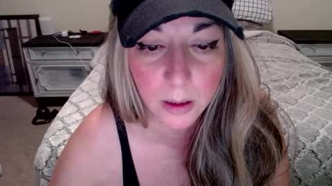 Snapshot of milfmonee chatting on December 27, 12:39 am MILF Monee online show from December 27, 12:39 am