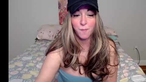Snapshot of milfmonee chatting on January 27, 5:48 pm MILF Monee online show from January 27, 5:48 pm