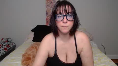 Snapshot of milfmonee chatting on February 15, 2:22 pm MILF Monee online show from February 15, 2:22 pm