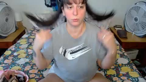 Snapshot of milfmonee chatting on September 28, 4:45 pm MILF Monee online show from September 28, 4:45 pm