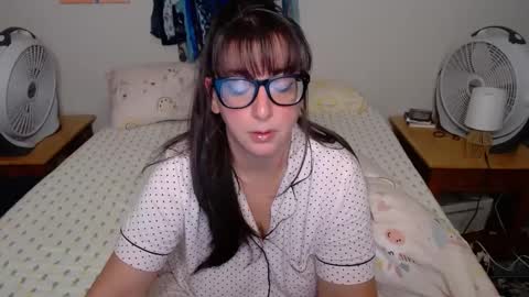 Snapshot of milfmonee chatting on October 7, 1:10 am MILF Monee online show from October 7, 1:10 am