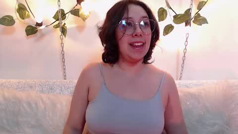 Snapshot of milie_yue206028 chatting on October 21, 3:10 am Millie online show from October 21, 3:10 am