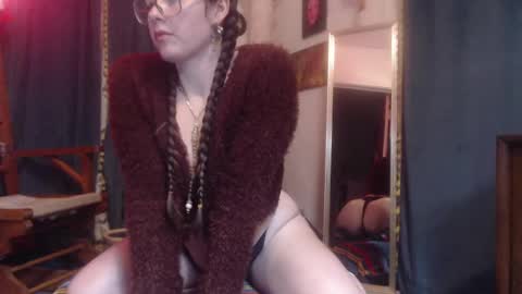 milknhunnny online show from February 4, 3:44 am