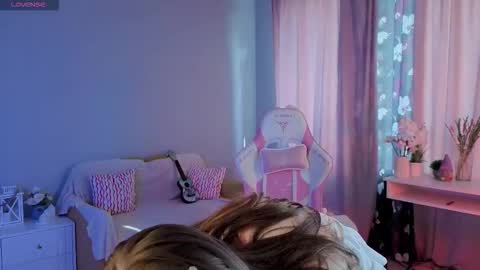 milky_basement online show from September 28, 8:08 am