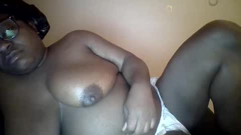 Snapshot of milkyway5555 chatting on December 25, 9:13 am Pretty wet brown online show from December 25, 9:13 am