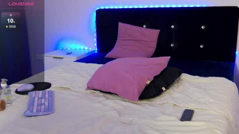 milla_cali online show from October 16, 6:38 am