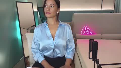 Mila online show from February 13, 5:11 pm