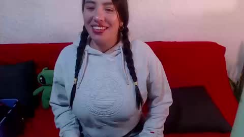 Milu Wallace  online show from February 25, 11:25 pm