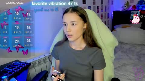 Snapshot of milyamess chatting on February 28, 4:53 pm Emily online show from February 28, 4:53 pm