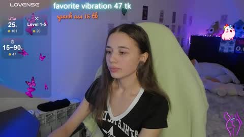 Snapshot of milyamess chatting on March 3, 5:36 pm Emily online show from March 3, 5:36 pm