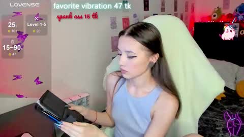 Snapshot of milyamess chatting on March 1, 6:00 pm Emily online show from March 1, 6:00 pm